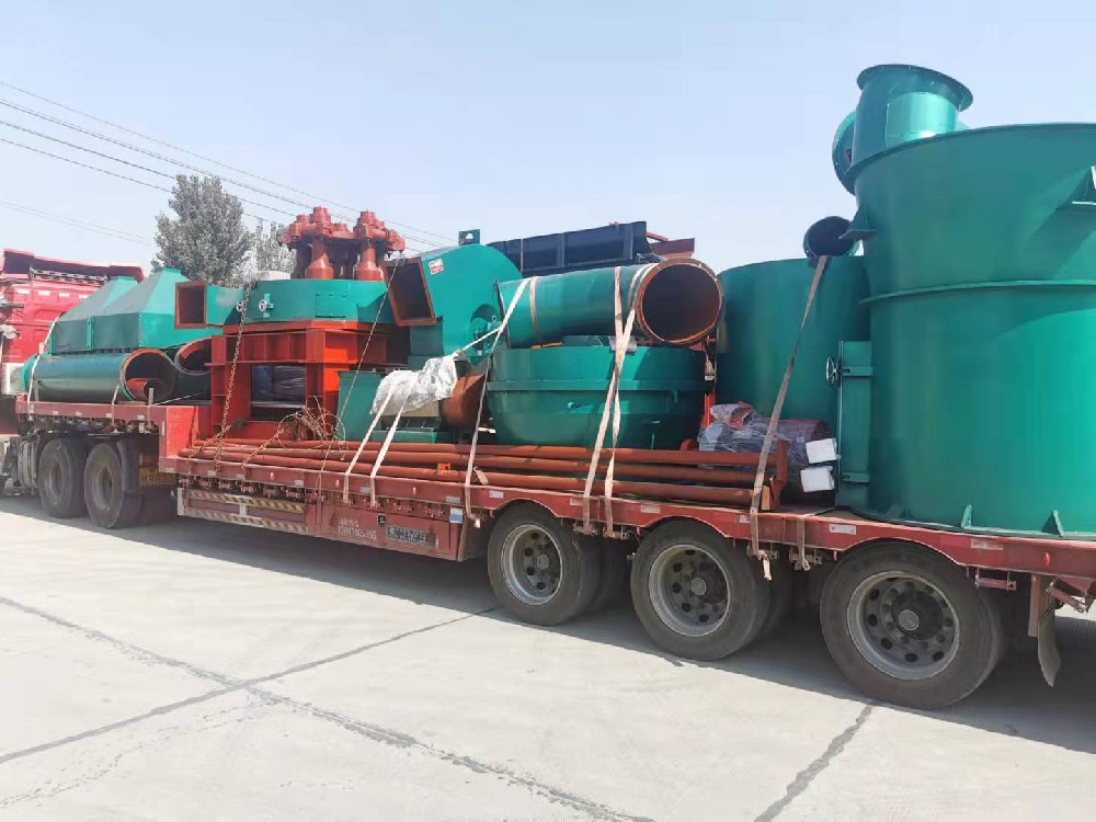 欣旺礦山發(fā)往湖南長(zhǎng)沙的磨粉機(jī)現(xiàn)場(chǎng)