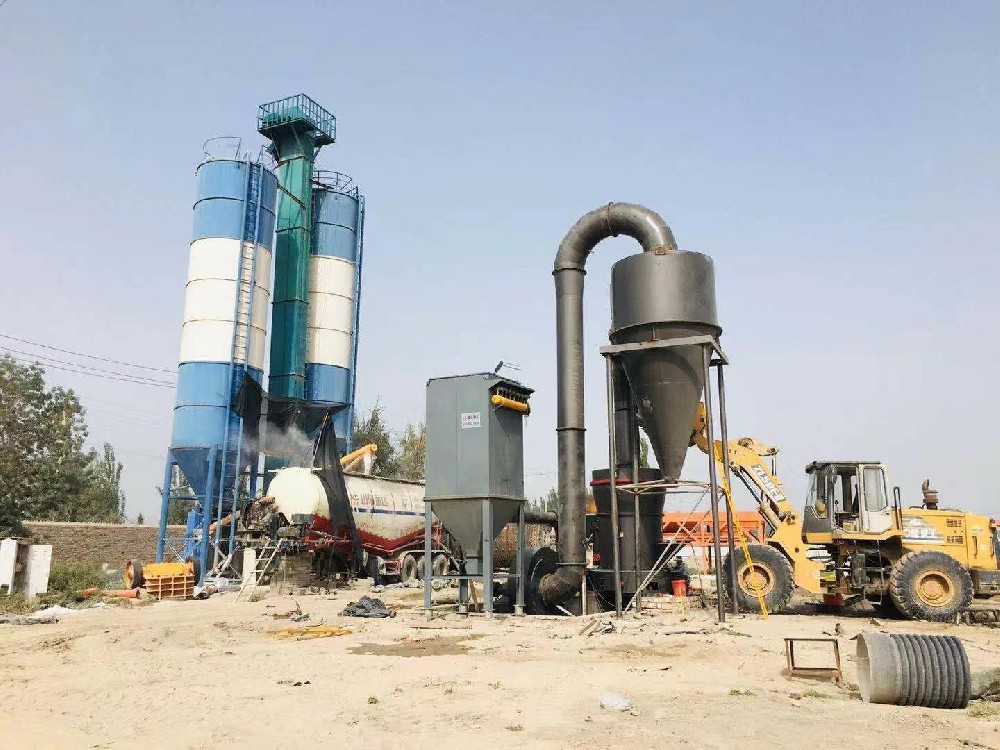 安徽客戶購買欣旺礦山磨粉機現(xiàn)場